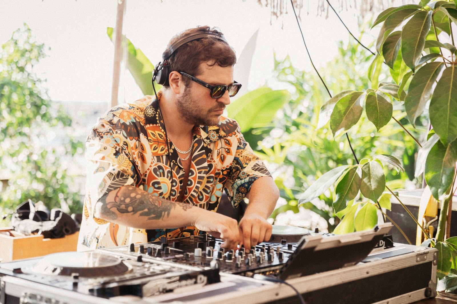 DJ Gone מאחורי העמדה